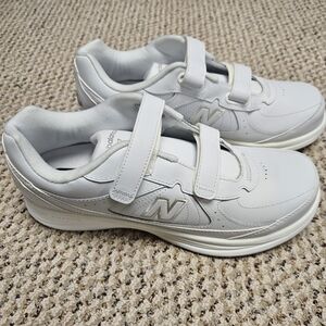 New Balance 577 Men's Size 10.5 D Hook and Loop Walking Shoes White Leather NWOB